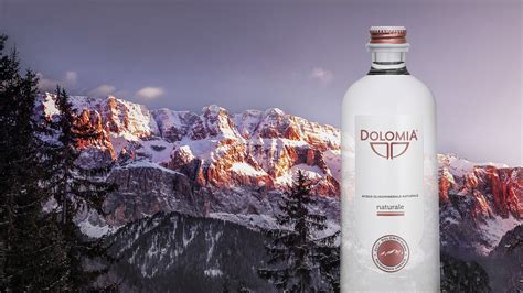 Roccia dolomia con acqua che sgorga