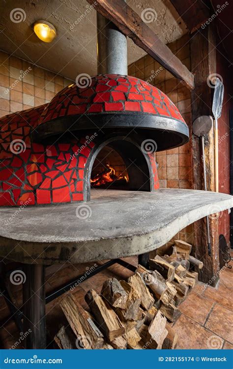 Immagine di un antico forno a legna