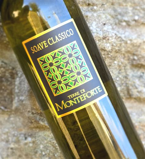 Bottiglie di Soave Classico della Cantina di Monteforte