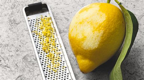 Tecnica di flambé con scorza di agrume