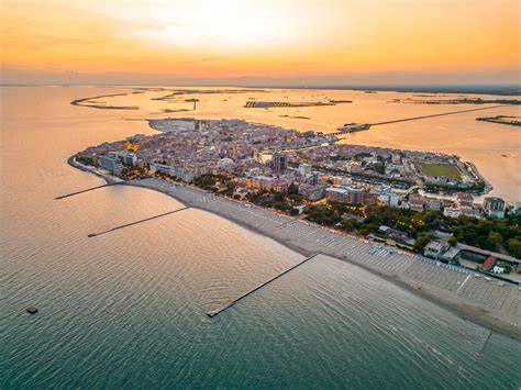 Vista panoramica di Grado con il mare e la laguna