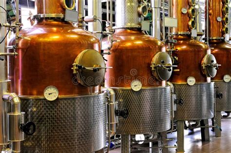 Immagine di una distilleria moderna