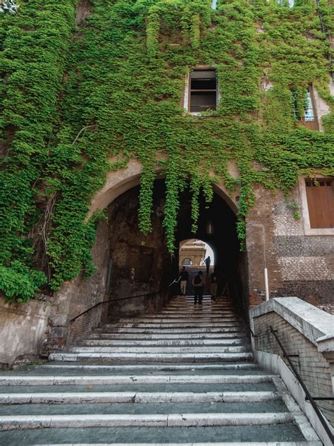 La Scalinata Borgia e il Palazzetto Borgia, un tempo Vicus Sceleratus