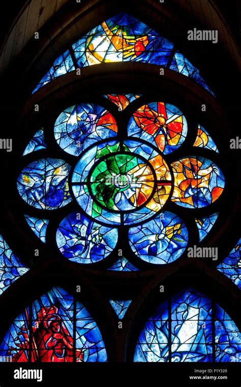 Vetrate di Marc Chagall nella Cattedrale di Reims