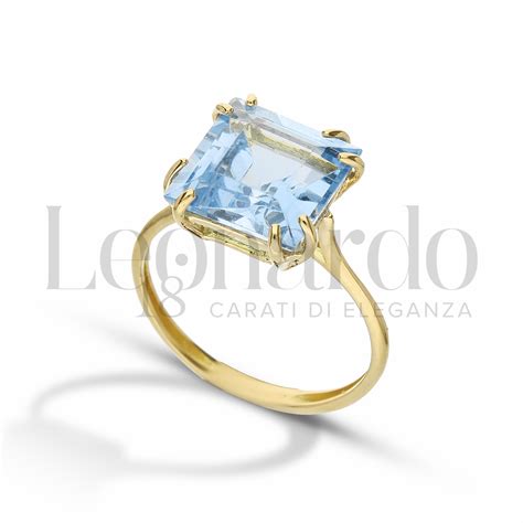 Anello da cocktail con grande pietra centrale