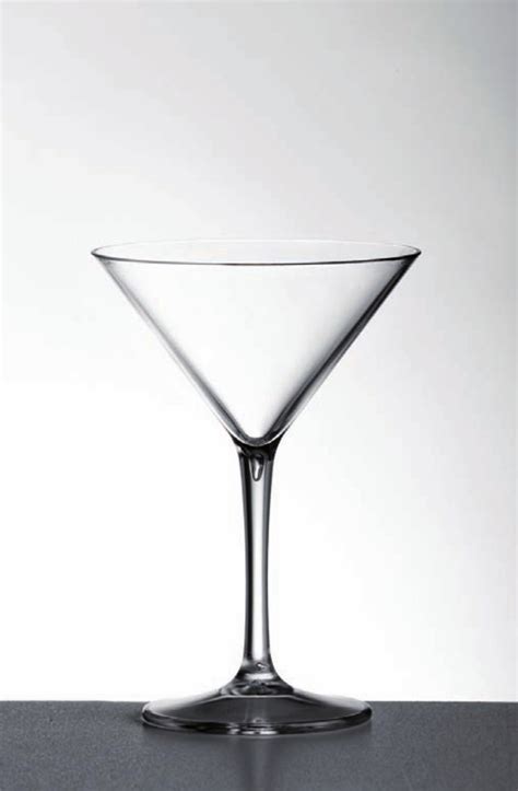 bicchiere da martini con martini dry