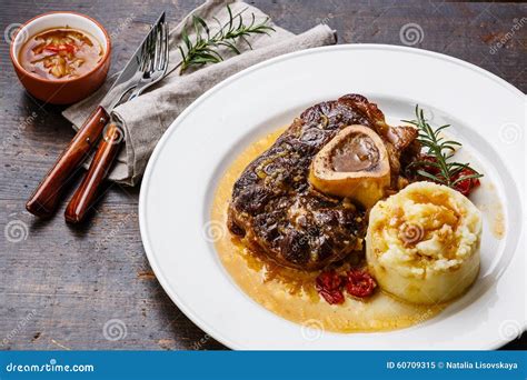 Ossobuco al vino bianco con purè di patate