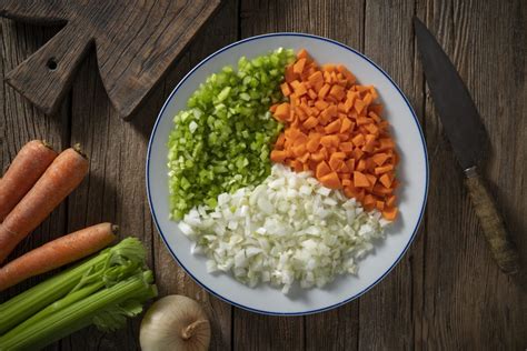 Ingredienti per soffritto: cipolla, carota, sedano