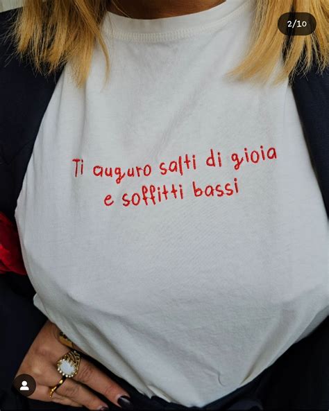 Diverse t-shirt personalizzate con la scritta 