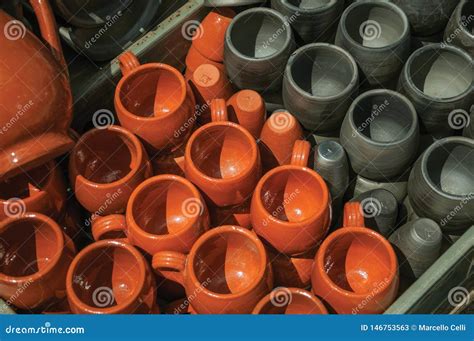 Immagine di tazze in terracotta