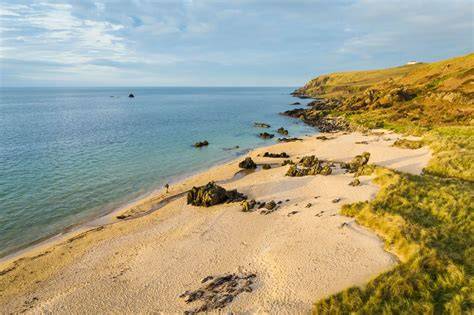 Paesaggio sull'isola di Islay con distilleria