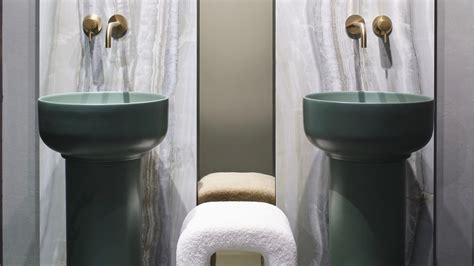 Dettaglio della finitura Champagne di un lavabo Simas Serie Beta