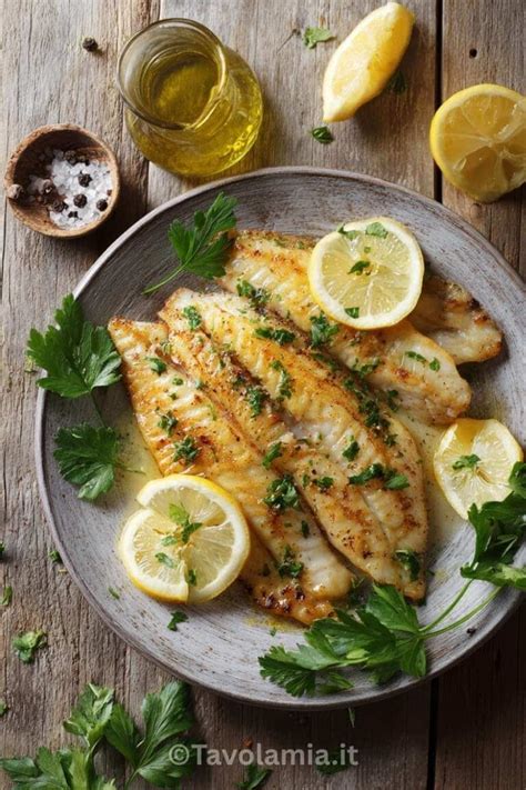 Piatto di pesce crudo con lime e erbe aromatiche