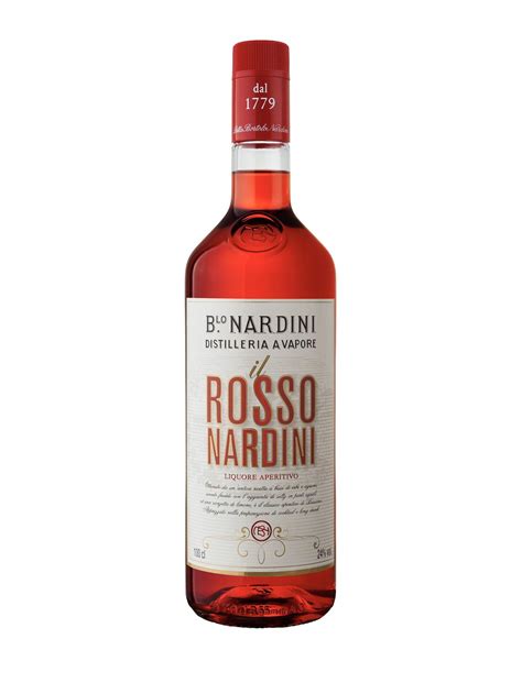 Bottiglia di Rosso Nardini con bicchiere di cocktail