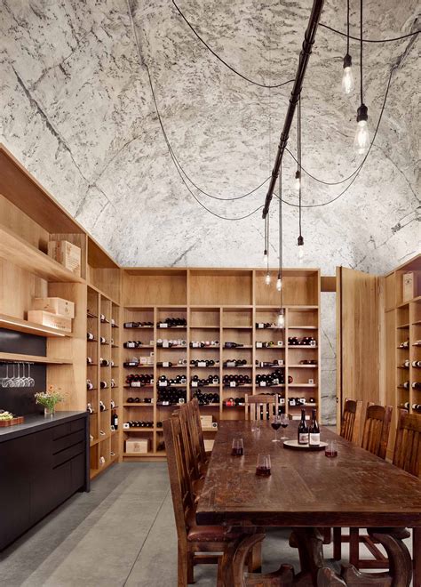 Cantina moderna scavata nella collina