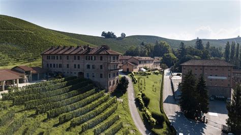 Vista panoramica delle cantine storiche di Fontanafredda