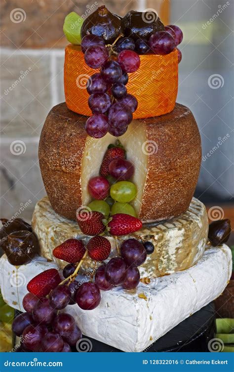 frutta fresca con formaggio e verdure