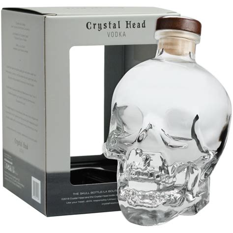 Bicchiere di vodka Crystal Head ghiacciata