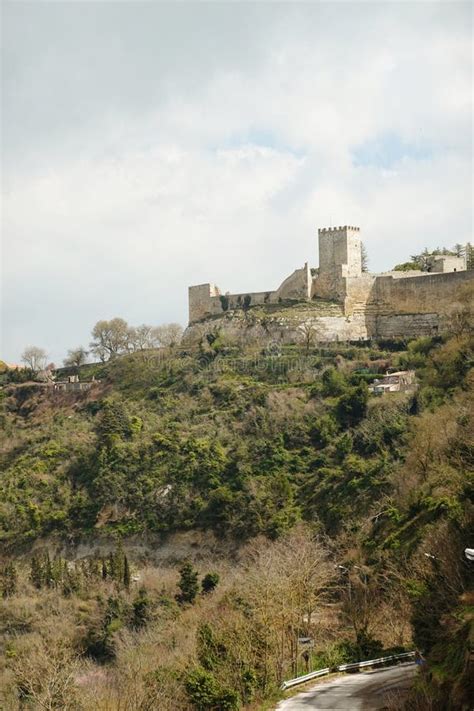 Castel d'Enna a Montagna
