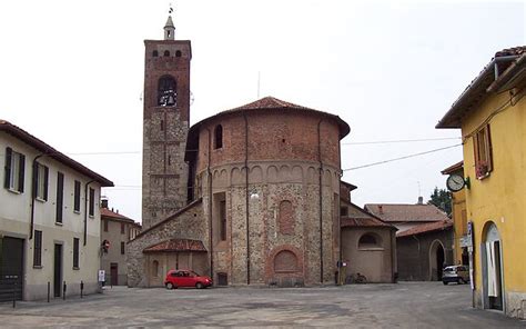 Piazza di Vimercate con Chiesa romanica di Santo Stefano