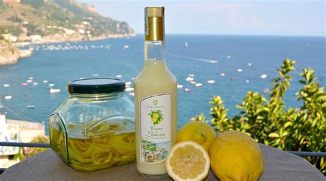 Una giornata di sole sulla Costiera Amalfitana con un bicchiere di limoncello spritz