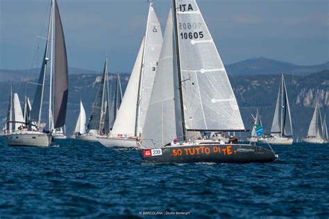 vista della riviera barcolana con cantieri