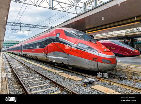 Treno ad alta velocità in stazione