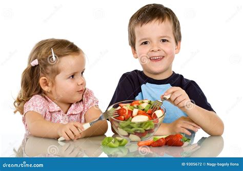 Bambini che mangiano
