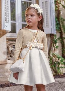 bambina con vestito champagne stile bohémien