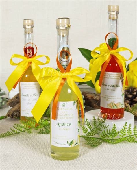 bottiglia di liquore artigianale con etichetta personalizzata