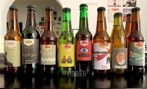 Bottiglie di birra artigianale fiamminga con etichette storiche