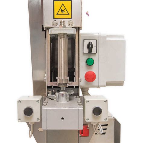 Macchina tappatrice per vino