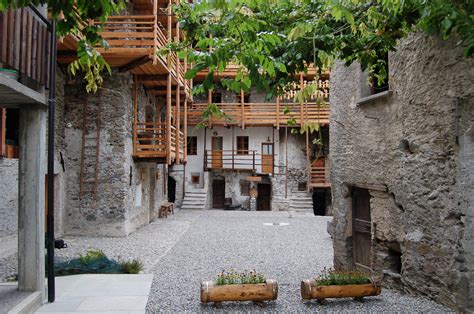 Vinacce in un cortile trentino