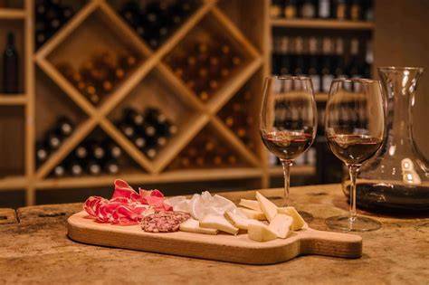 Degustazione di vini liguri in una cantina con vista panoramica