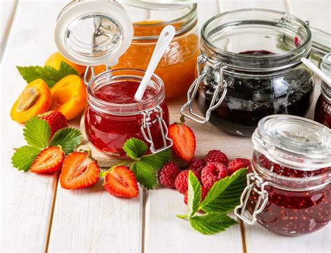 composizione di diversi tipi di marmellate