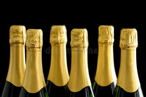 Bottiglie di champagne in affinamento