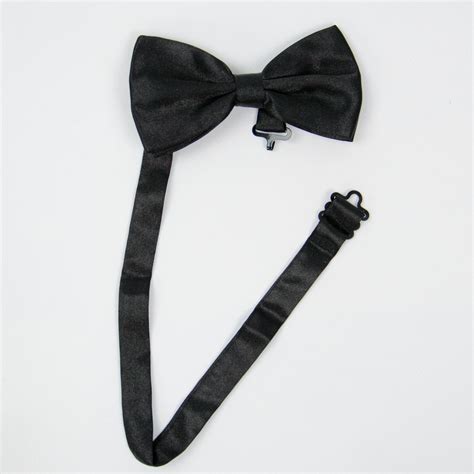 Varietà di papillon e accessori da uomo