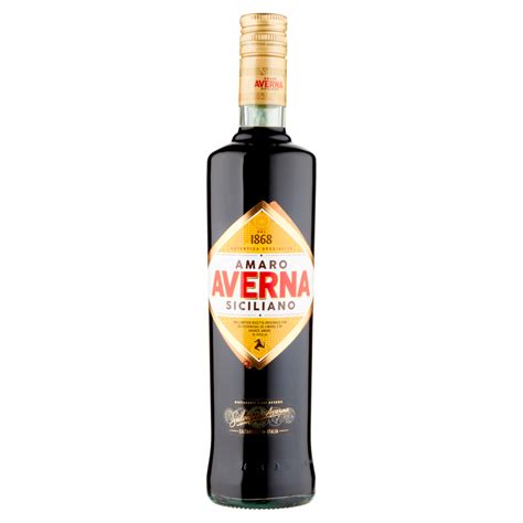 Bottiglia di Amaro Averna con sfondo siciliano