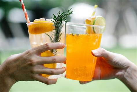Tabella comparativa delle capacità standard dei bicchieri da cocktail in plastica