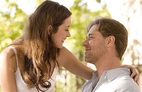 Russell Crowe e Marion Cotillard in una scena del film