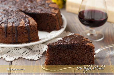 Torta al cioccolato e vino rosso appena sfornata
