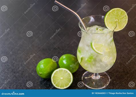 Immagine di una Caipirinha tradizionale brasiliana