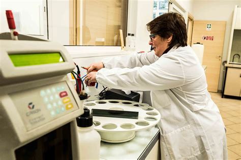 Laboratorio di analisi enologica