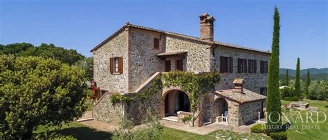 Casolare di campagna con vigneti