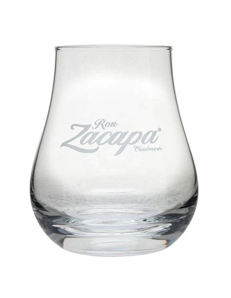 Bicchiere da degustazione di rum Zacapa con scorza d'arancia