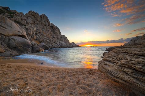 Paesaggio della Sardegna con elementi legati alla birra artigianale