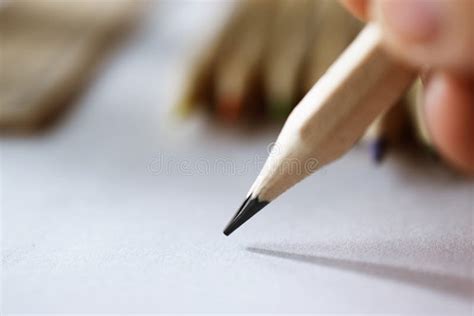 artista che scrive testi