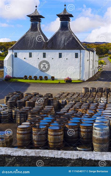 Paesaggio di Islay con distilleria