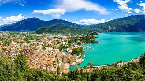 Panorama delle colline del Bardolino con il Lago di Garda sullo sfondo