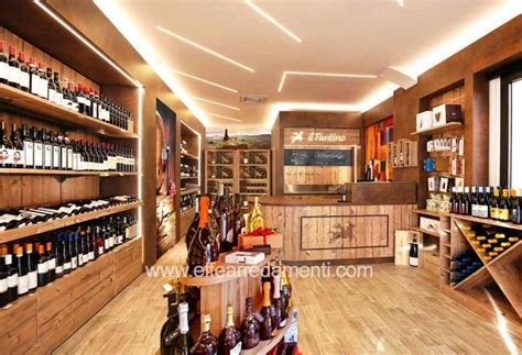 vista esterna di un negozio di vini e liquori